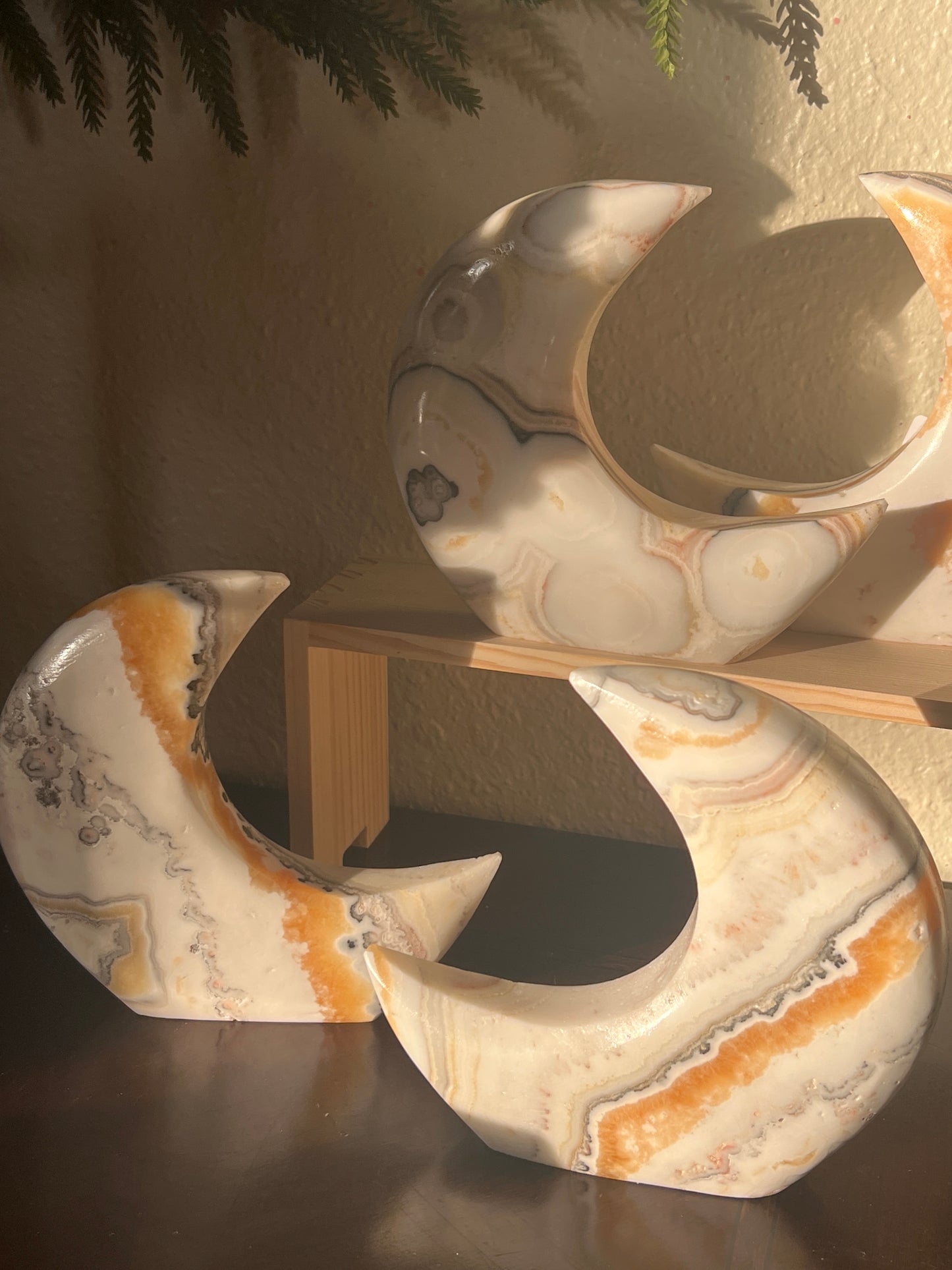 “Moon & Dune” Self-Standing Mexican Onyx Crescent Moon