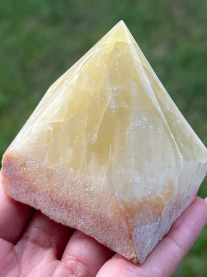 “Limón” Lemon Calcite Pyramids