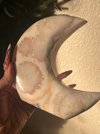 “Moon & Dune” Self-Standing Mexican Onyx Crescent Moon