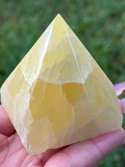 “Limón” Lemon Calcite Pyramids