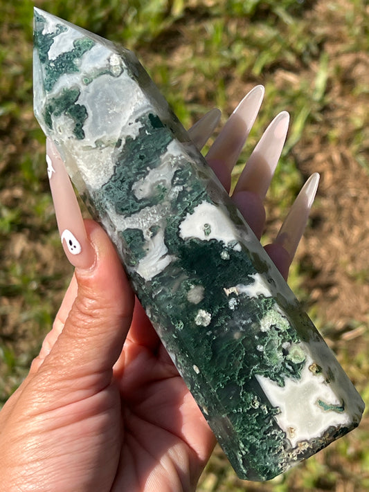 “Frosted Mountaintop” Moss Agate Tower