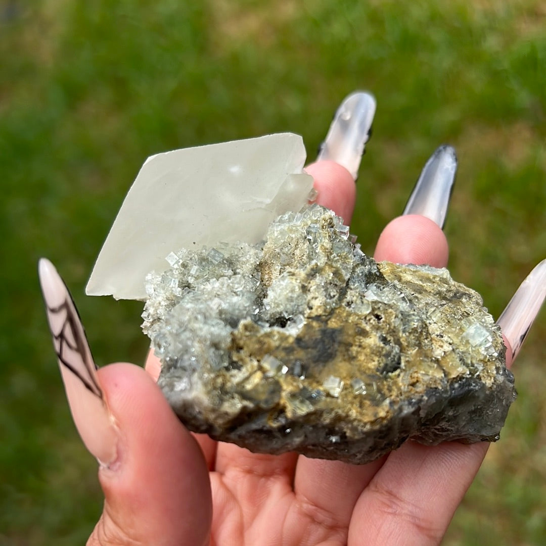 “Spaceship Coupe” Yindu Fluorite Cluster