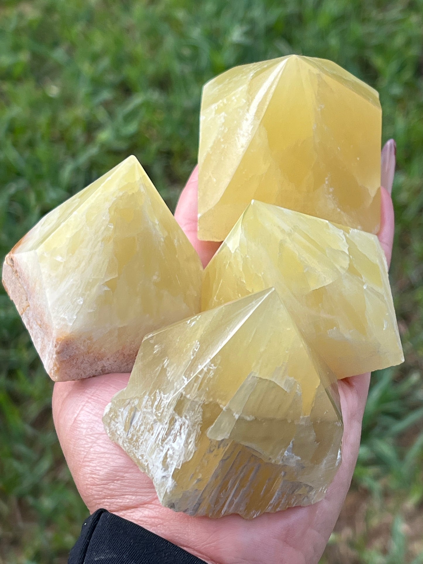 “Limón” Lemon Calcite Pyramids