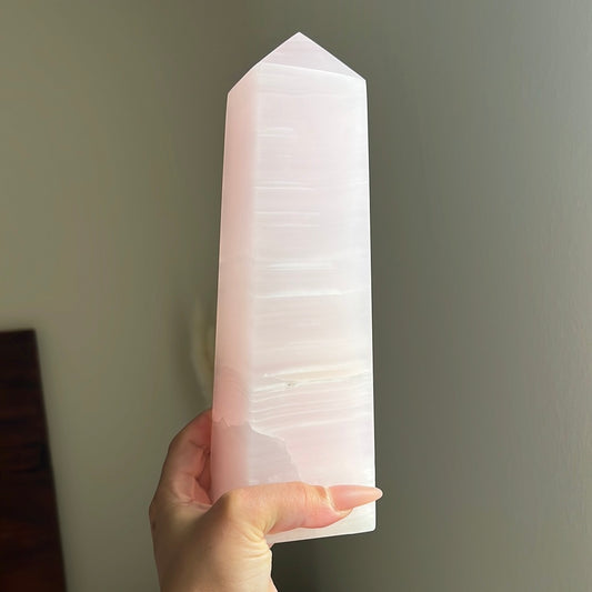 “Ballet Slipper” Mangano Calcite Tower