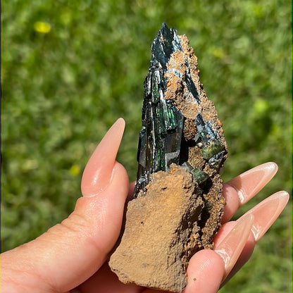 “Kryptonite” Vivianite Clusters