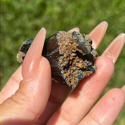 “Kryptonite” Vivianite Clusters