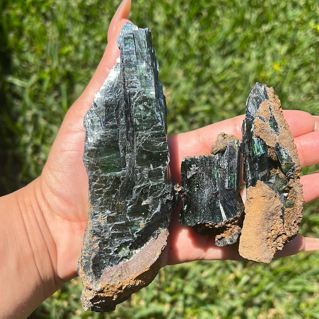 “Kryptonite” Vivianite Clusters