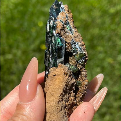 “Kryptonite” Vivianite Clusters