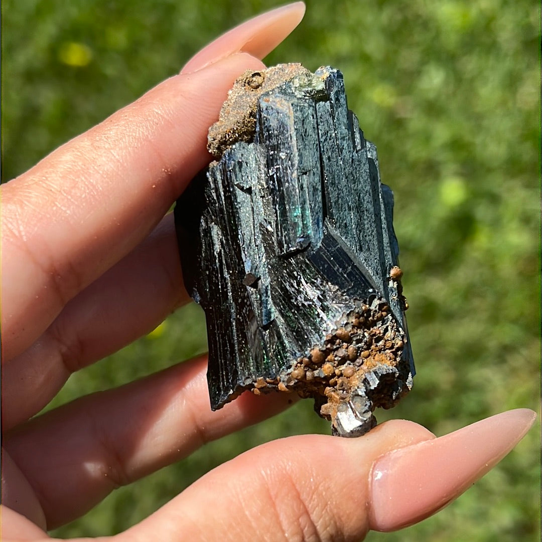 “Kryptonite” Vivianite Clusters